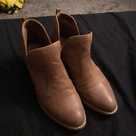 Report Shoes - Women’s low cut boots. Report Shoes - Women’s low cut boots.